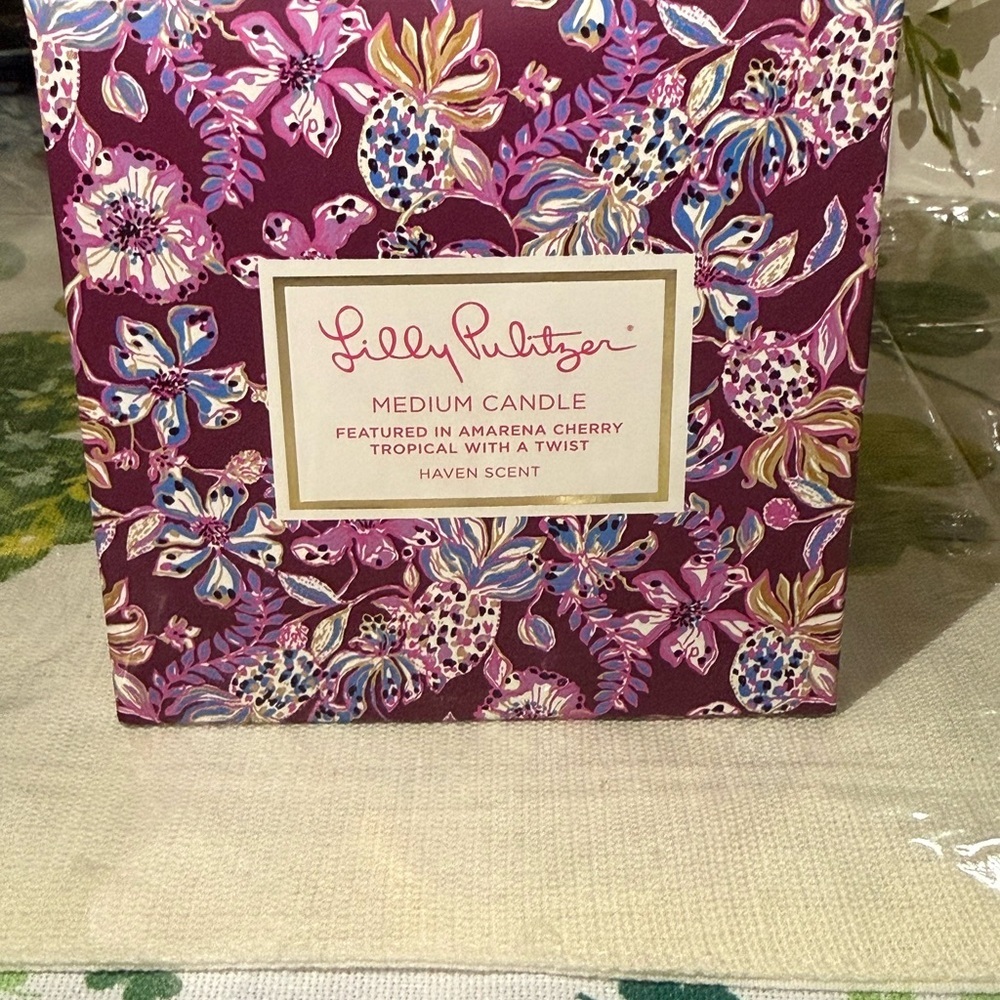 Lilly Pulitzer Medium 12 oz soy-based Candle “Tropical with a Twist” Haven Scent